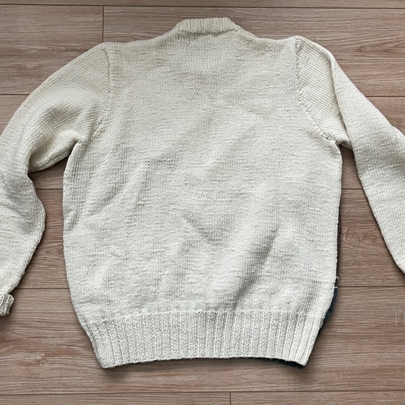 Vintage Kauri Kraft hand knit wool sweater featuring sheep in a pasture - Picture 7 of 12